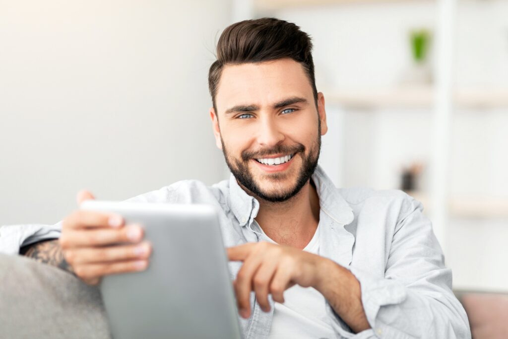 PROČ HRÁT AUTOMATY ONLINE: ZÁBAVA, POHODLÍ A MOŽNOST VÝHRY ODKUDKOLIV